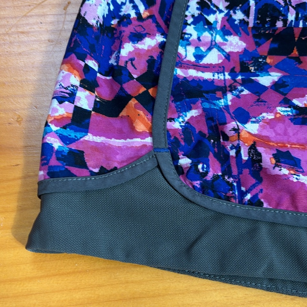 Title Nine Xs Geometric Pixel Pattern Nimblene Sk… - image 3